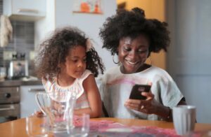 Parents model smartphone usage behaviours that children imitate